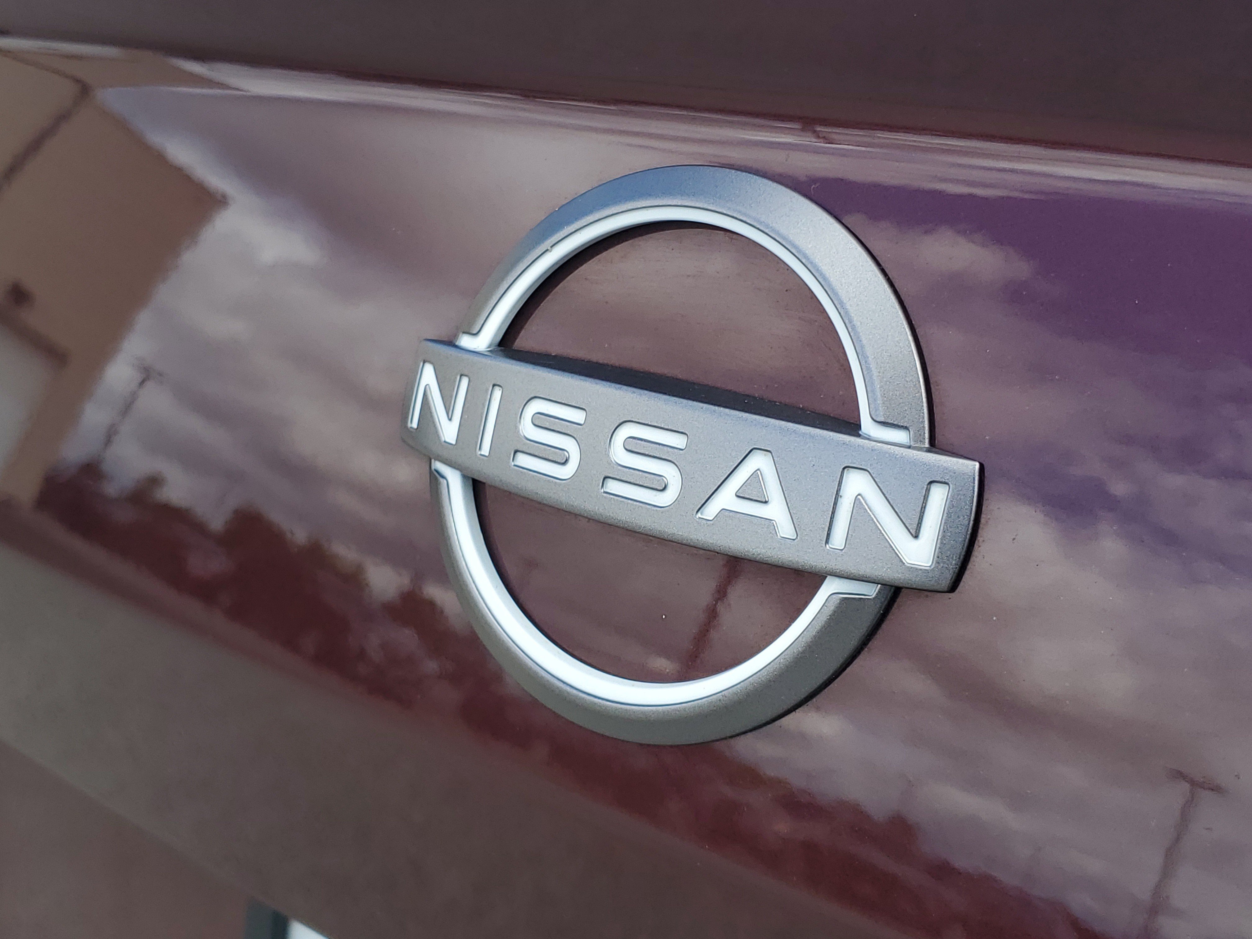 Used 2025 Garnet Pearl Metallic Nissan SV image 3