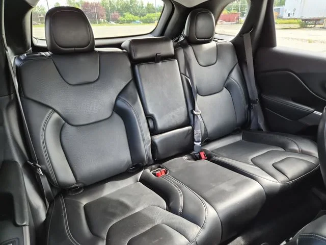 Used 2021 Velvet Jeep Limited image 22
