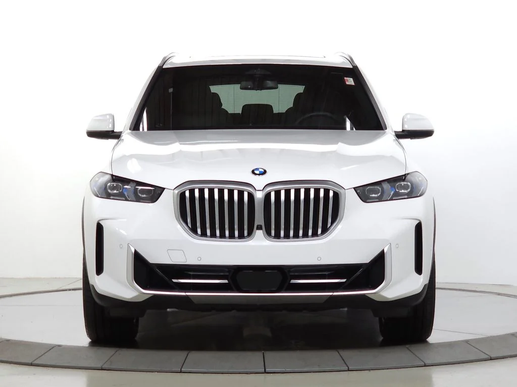 Used 2025 White BMW xDrive40i image 12