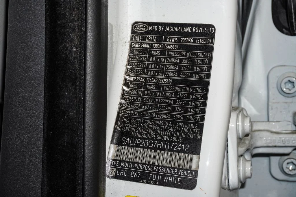 Used 2017 Fuji White Land Rover  image 30