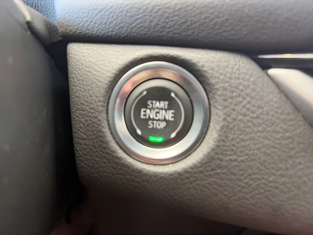 Used 2025 Green Cadillac Premium Luxury image 17