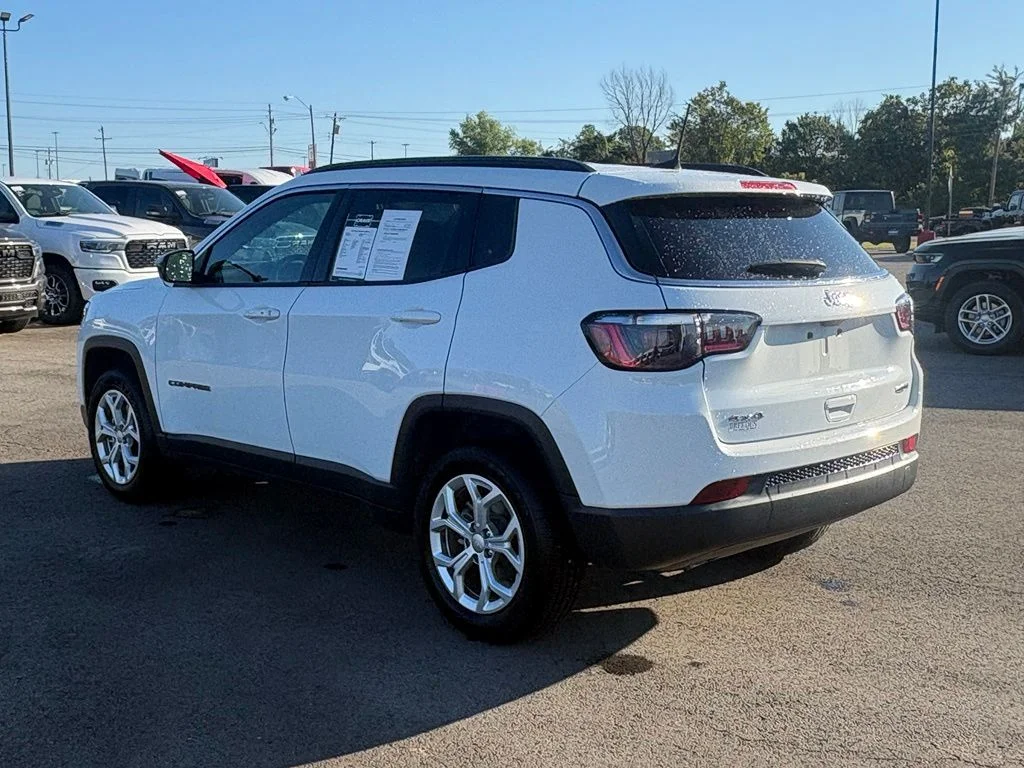 Used 2024 White Jeep Latitude image 5