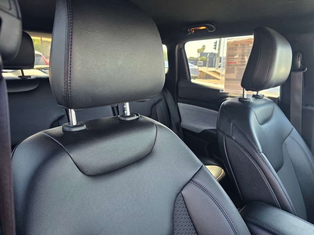 Certified Used 2024 Gray Jeep Latitude image 20