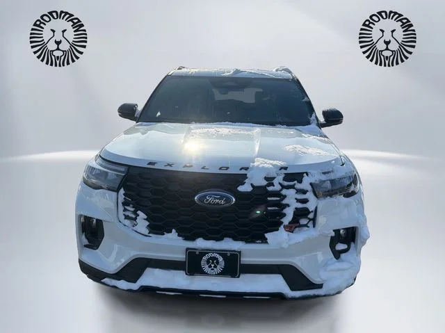 New 2026 Star White Metallic Tri-Coat Ford ST image 2