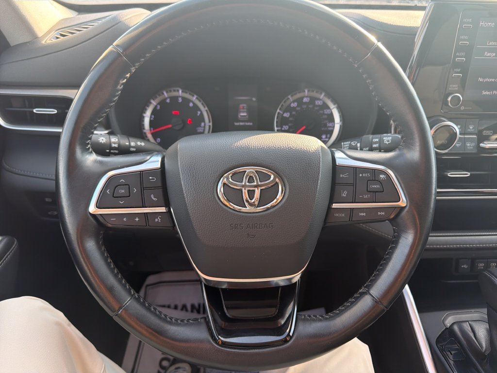 Used 2021 White Toyota LE image 16