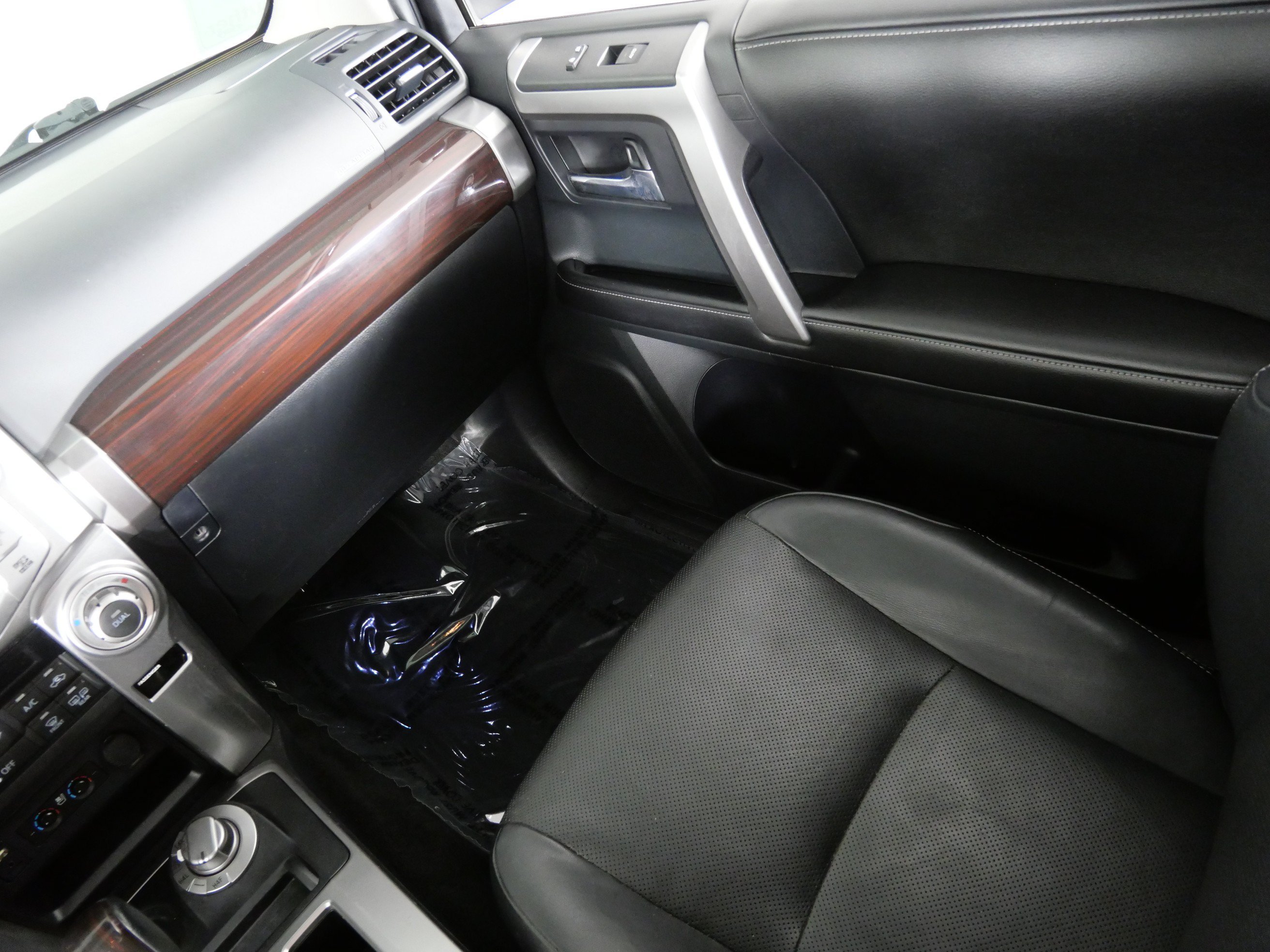 Used 2015 Nautical Blue Pearl Toyota Limited image 11