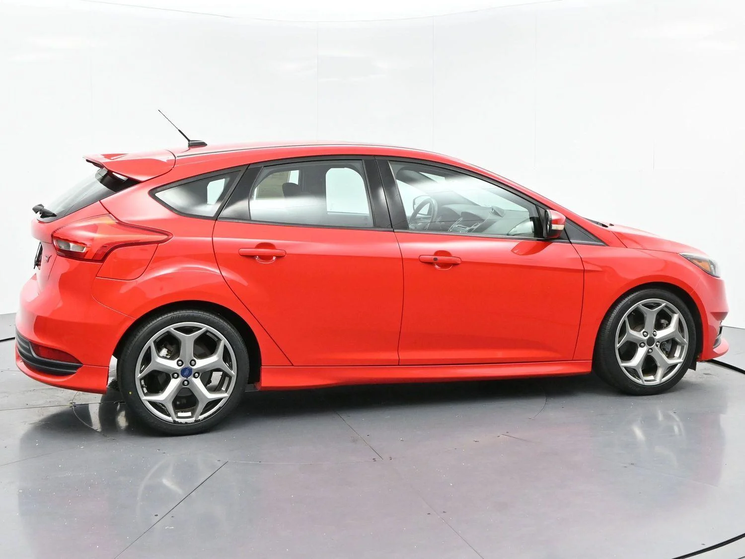 Used 2016 Race Red Ford ST image 8