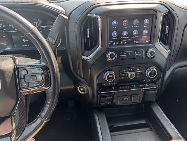 Used 2022 White GMC AT4 image 17