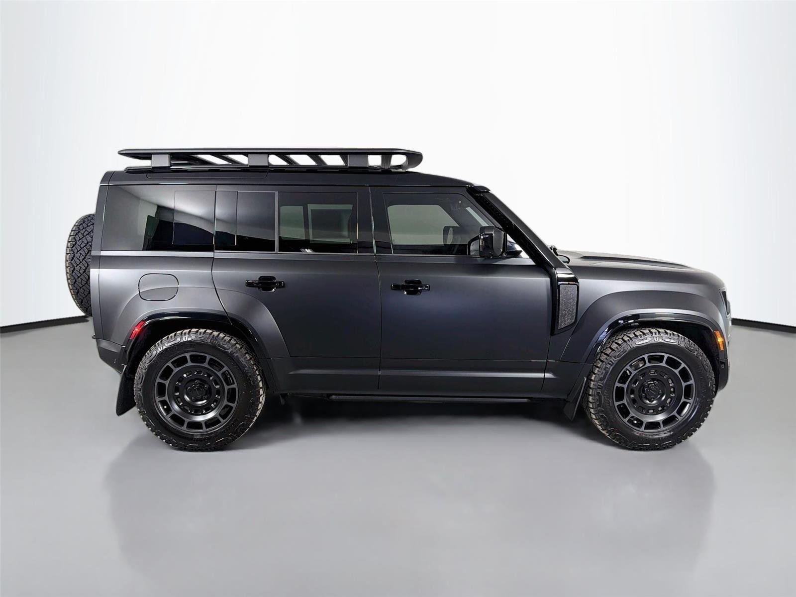 New 2026 Narvik Black Land Rover OCTA image 4