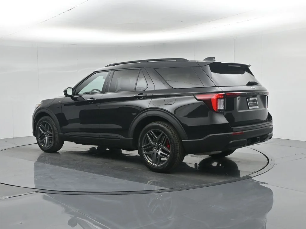 New 2026 Agate Black Metallic Ford ST-Line image 6