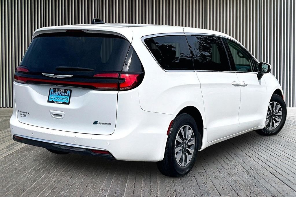 Used 2023 White Chrysler Touring L image 13