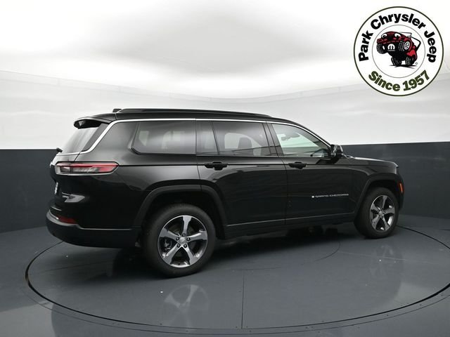 New 2026 Diamond Black Crystal Pearl-Coat Exterior Paint Jeep Limited image 6