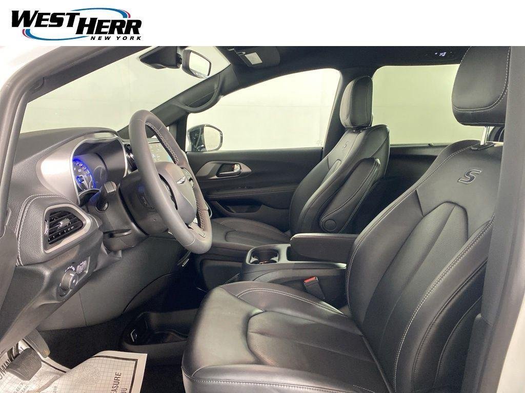 Used 2026 Bright White Clearcoat Chrysler Select image 13