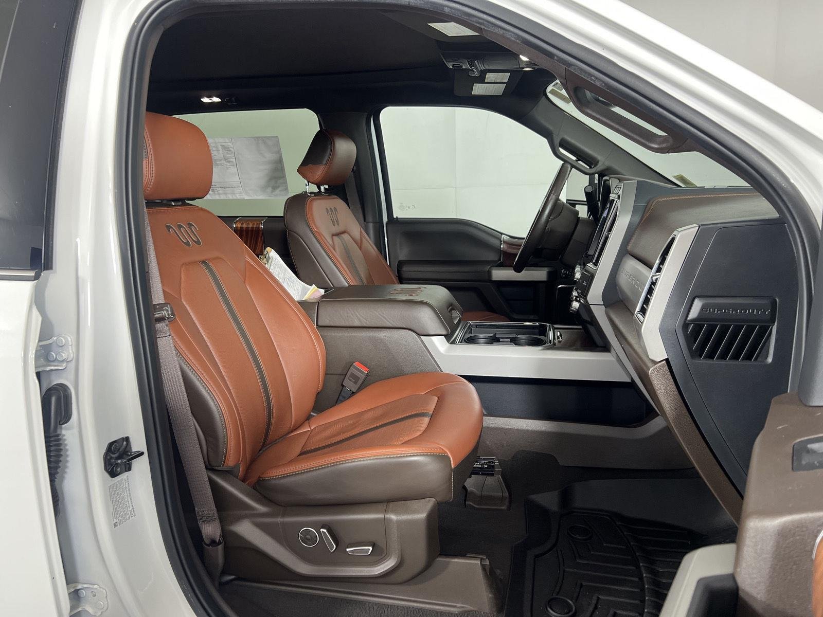 Used 2022 Star White Metallic Tri-Coat/Stone Gray Ford King Ranch image 4