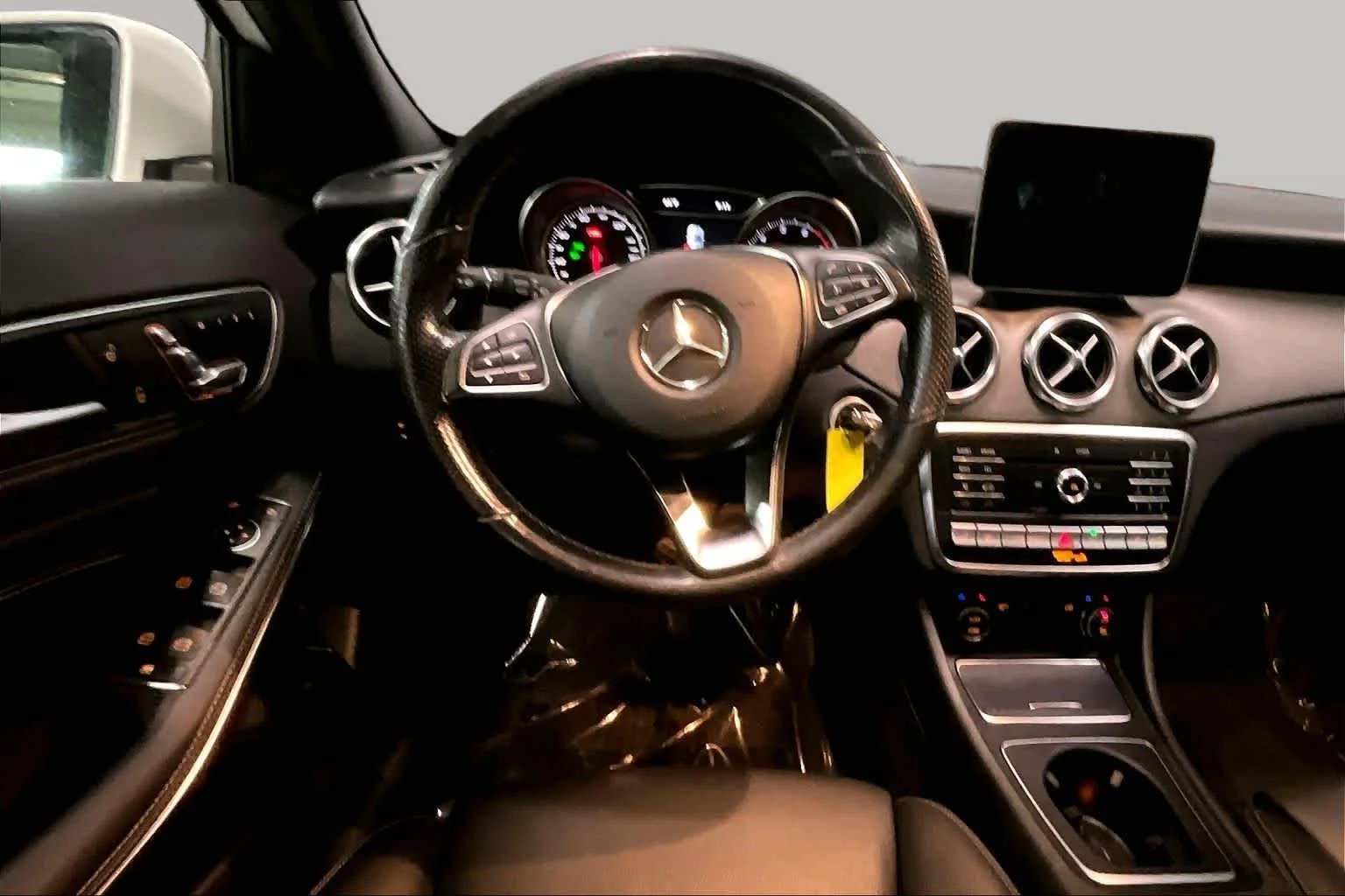 Used 2019 Polar White Mercedes-Benz GLA 250 image 6