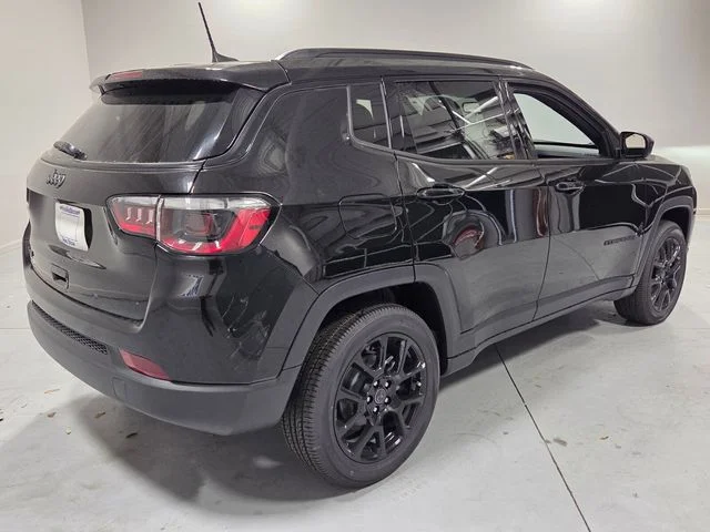 New 2026 Diamond Black Crystal Pearlcoat Jeep Latitude image 12