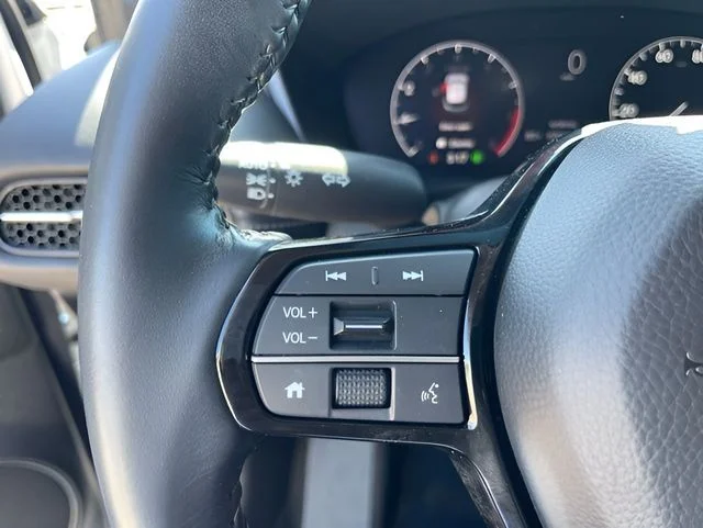 Used 2023 White Honda EX-L image 17