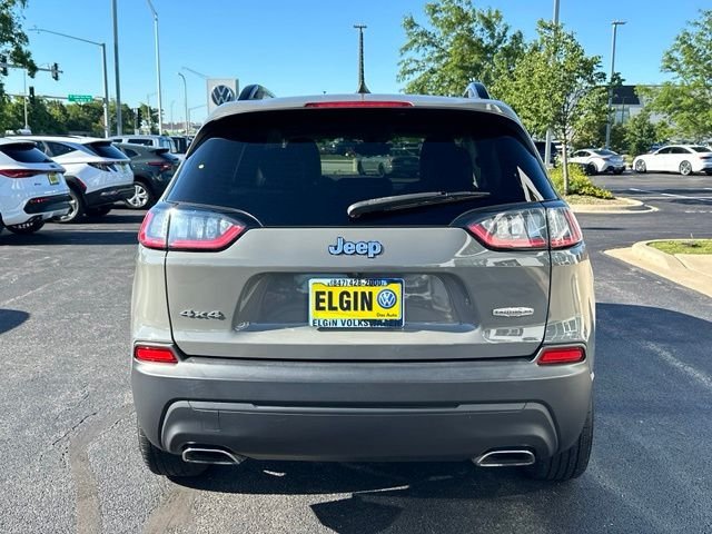 Used 2022 Gray Jeep Latitude Lux image 4