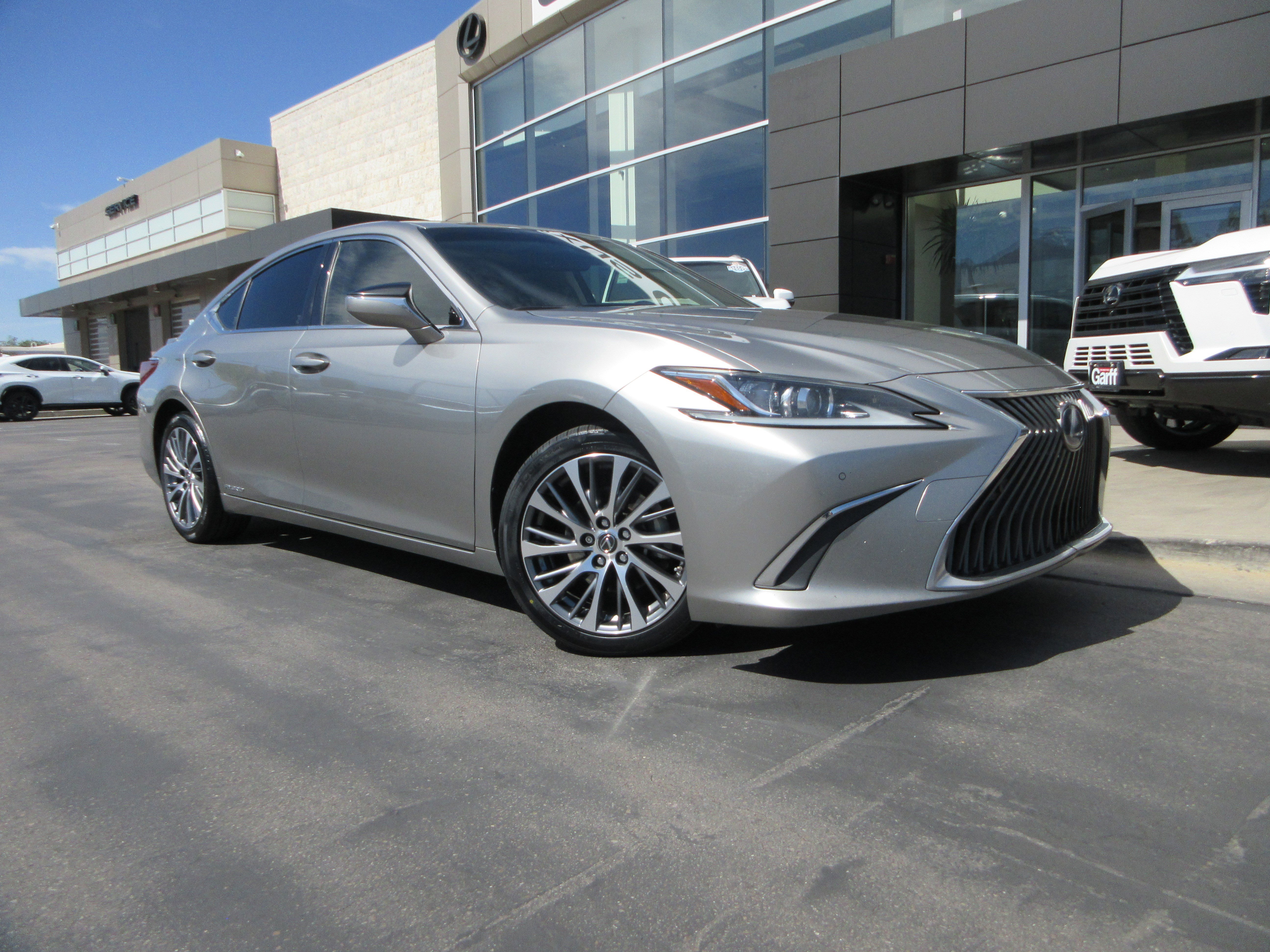 Used 2019 Atomic Silver Lexus 300h image 13