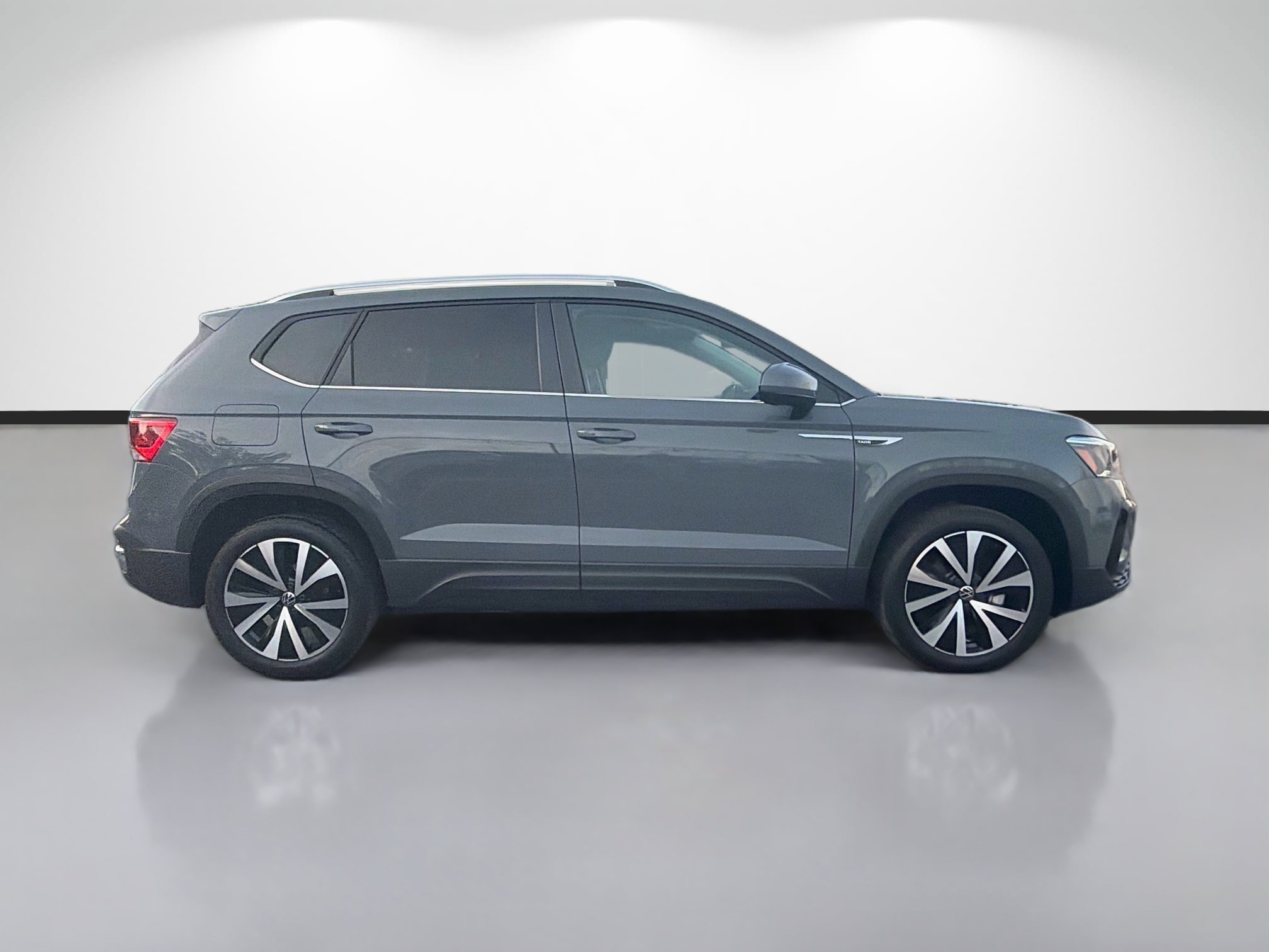 Used 2024 Pure Gray Volkswagen SE image 6