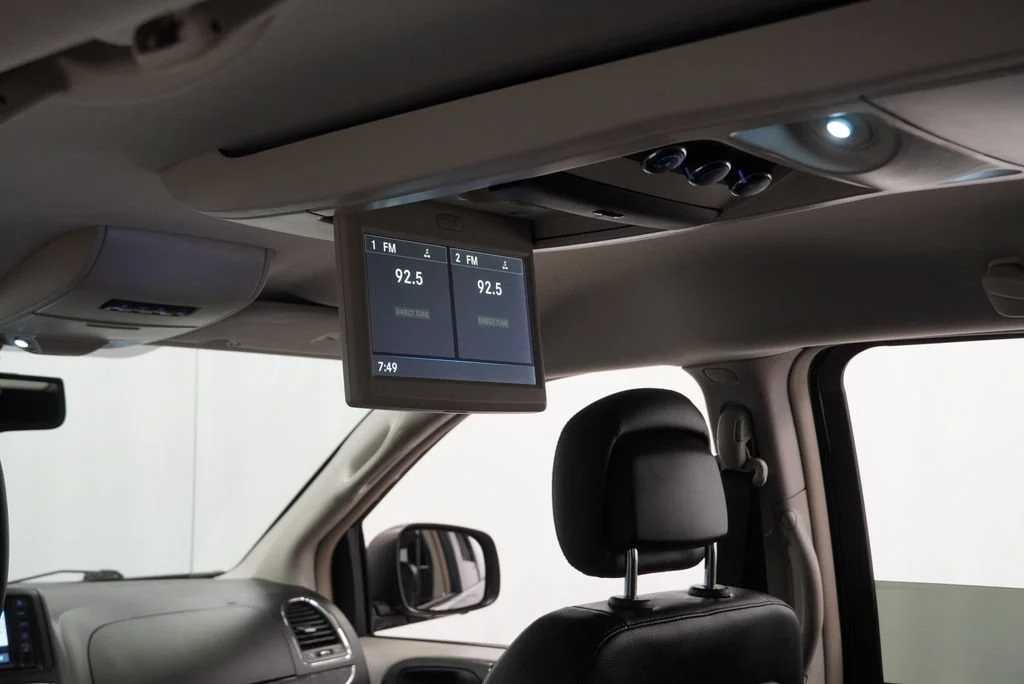 Used 2016 Blue Chrysler Touring image 5