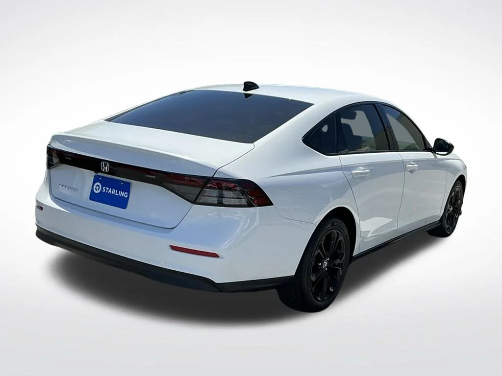 Used 2025 White Honda SE image 7