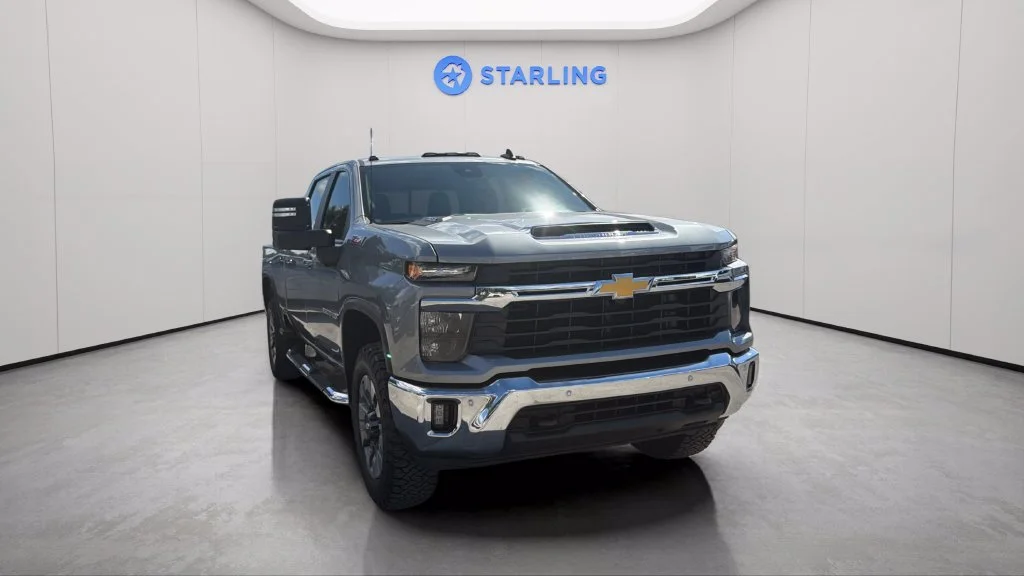 Used 2025 Sterling Gray Metallic Chevrolet LT image 16