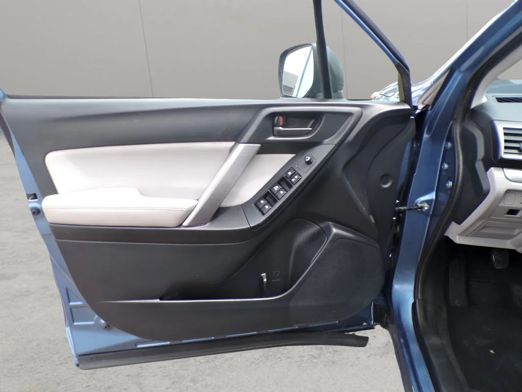Used 2016 Quartz Blue Pearl Subaru 2.5i image 12