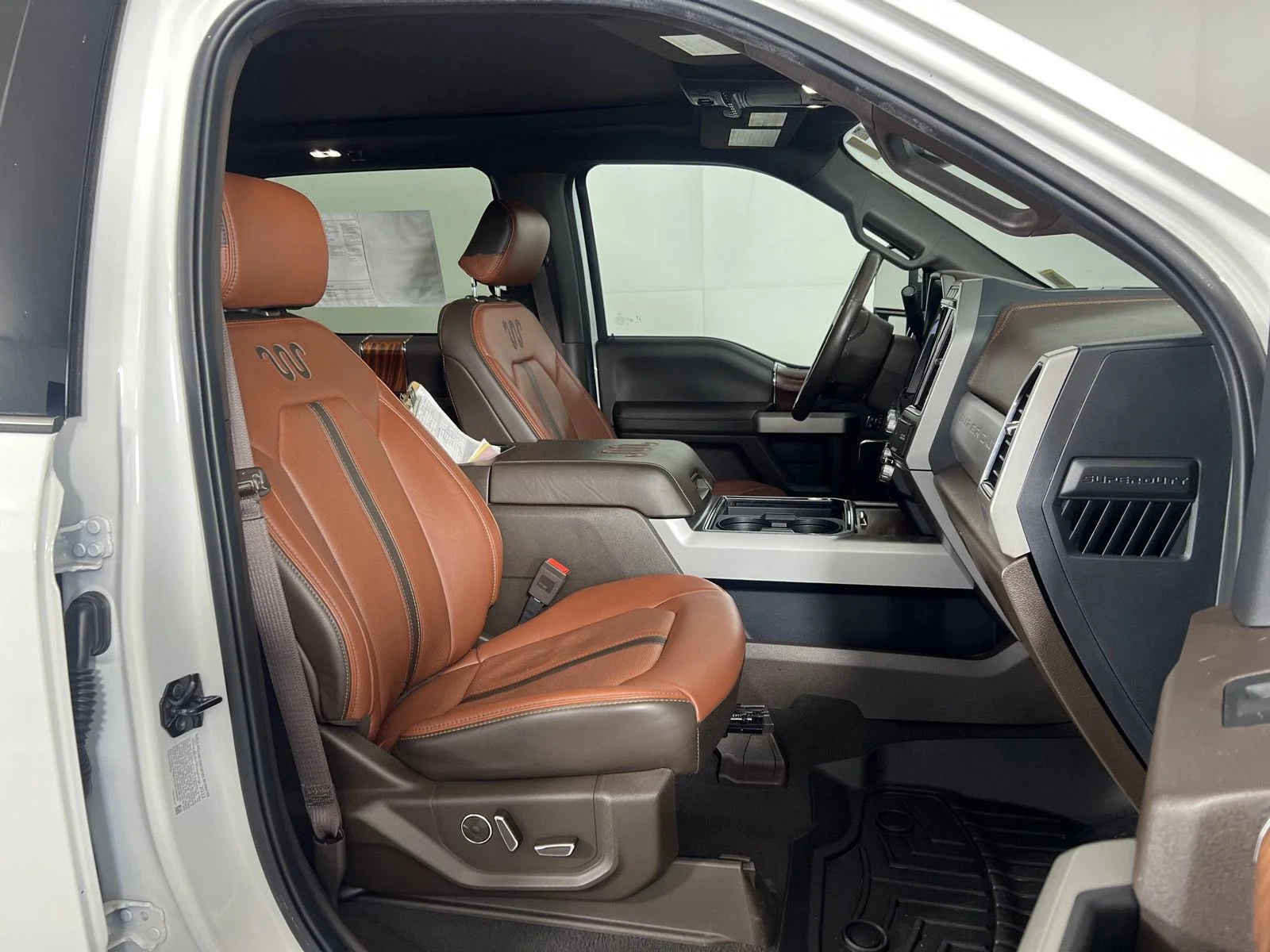 Used 2022 Wh Ford XL image 4