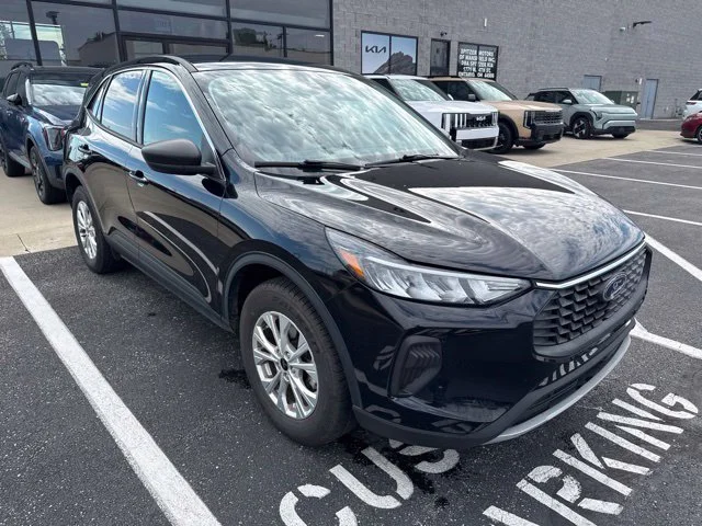 Used 2023 Black Ford Active image 4