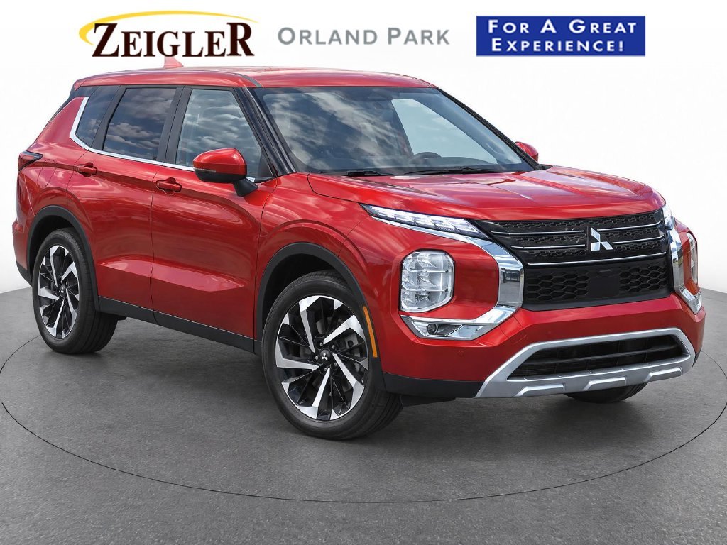 Used 2024 Red Mitsubishi SE image 1