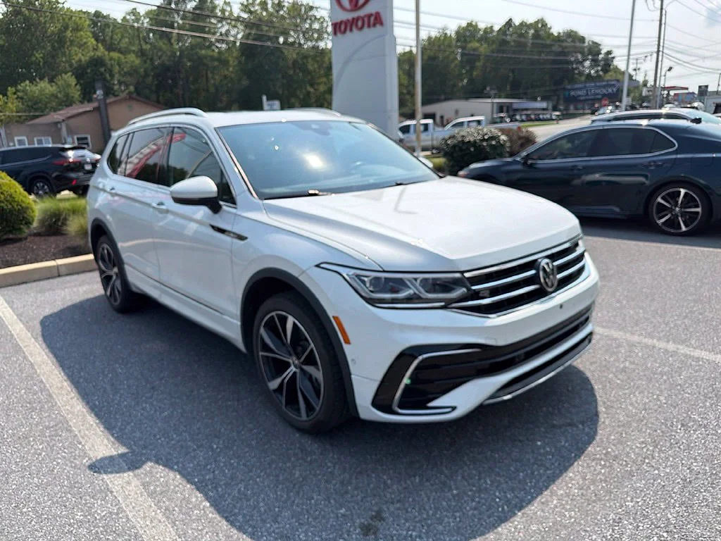 Used 2022  Volkswagen 2.0T SEL R-Line image 2