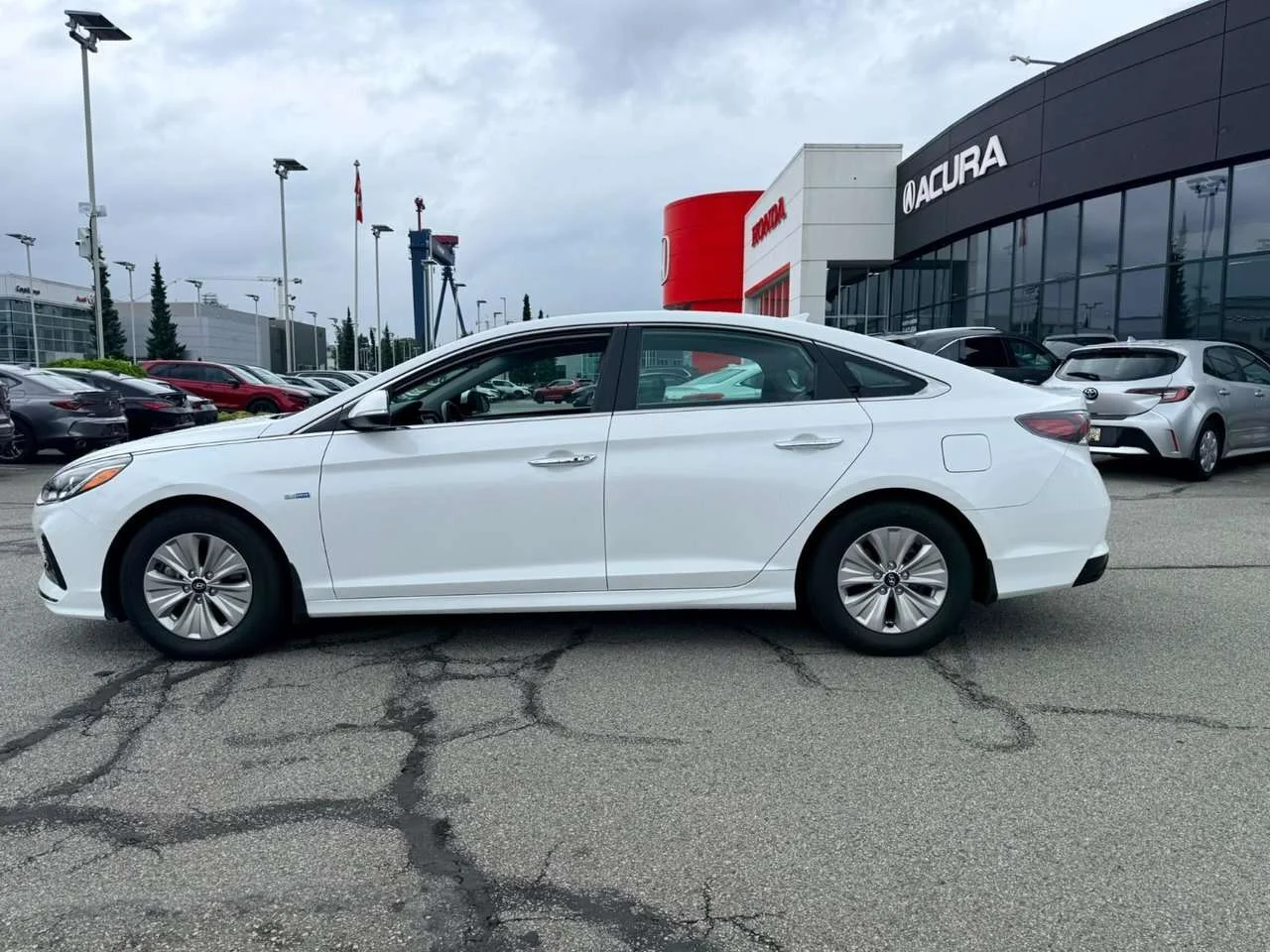 Used 2019 Hyper White Hyundai Hybrid Preferred Dilawri Certified   Local BC   Cl image 2