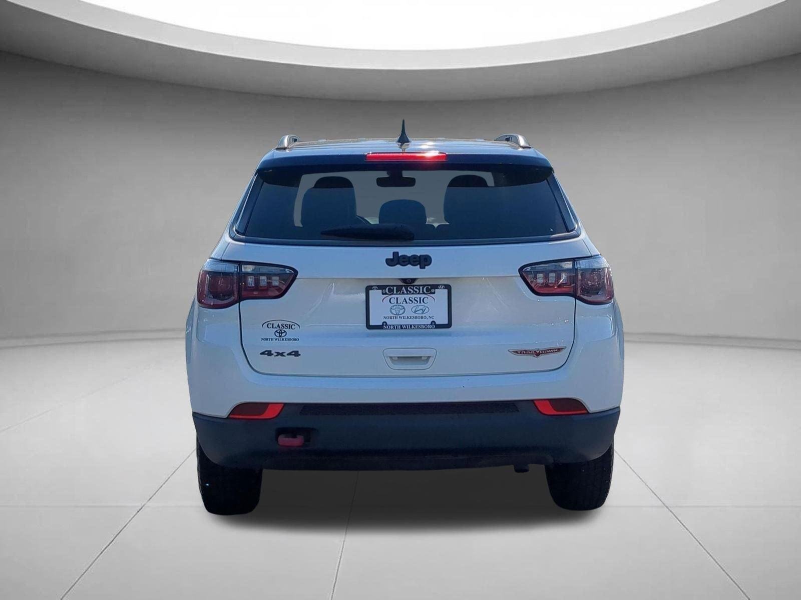 Used 2019 White Clearcoat Jeep Trailhawk image 4
