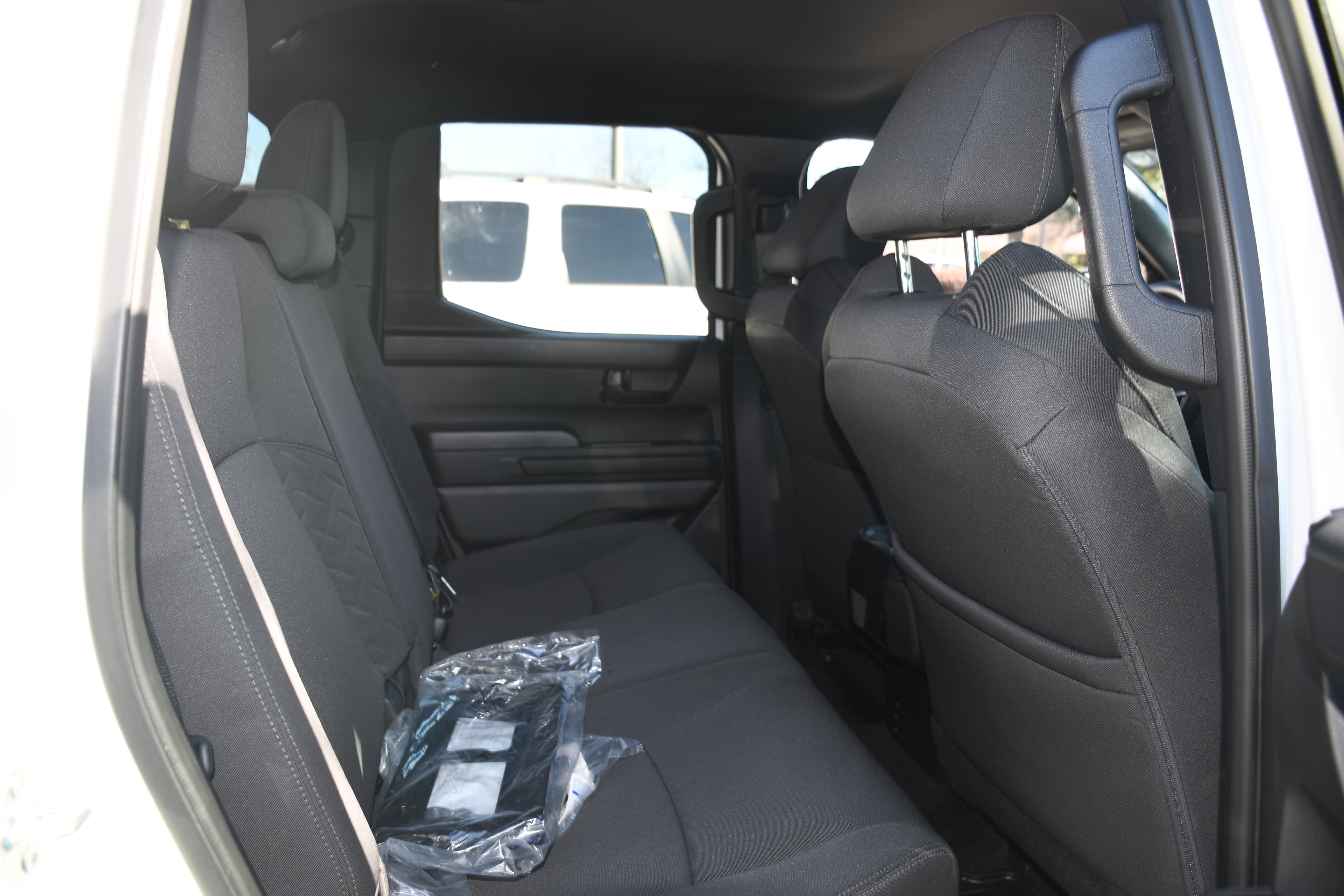 2025 Toyota Tacoma SR5 - Photo 17