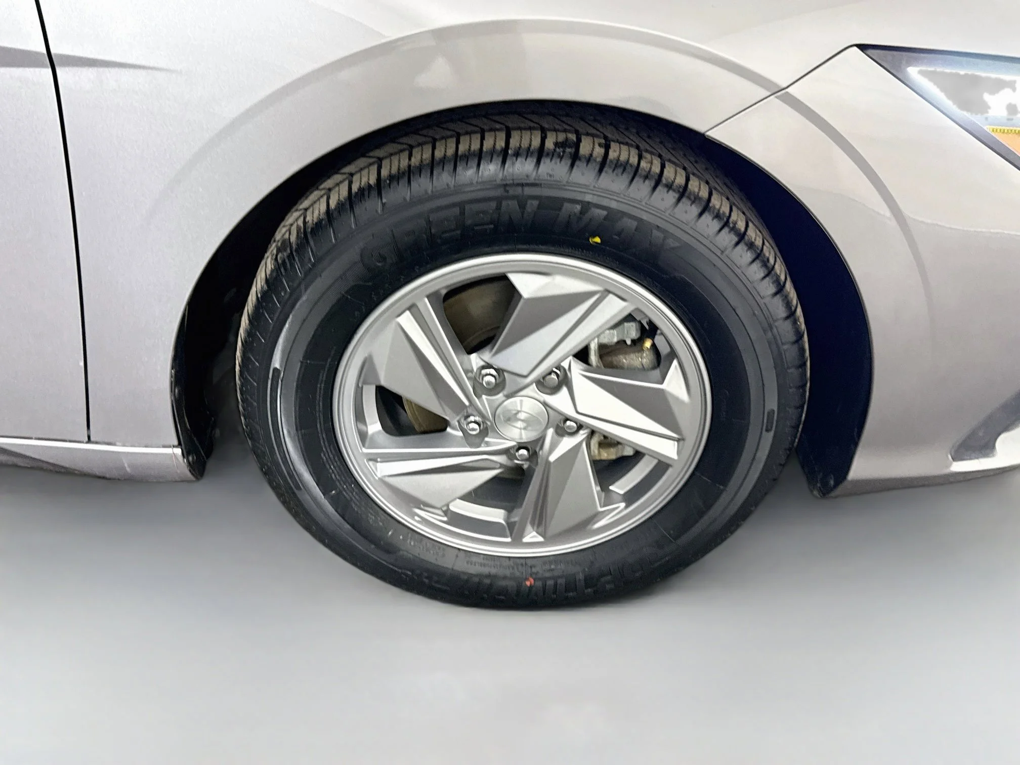 Used 2024 Fluid Metal Hyundai SE image 27