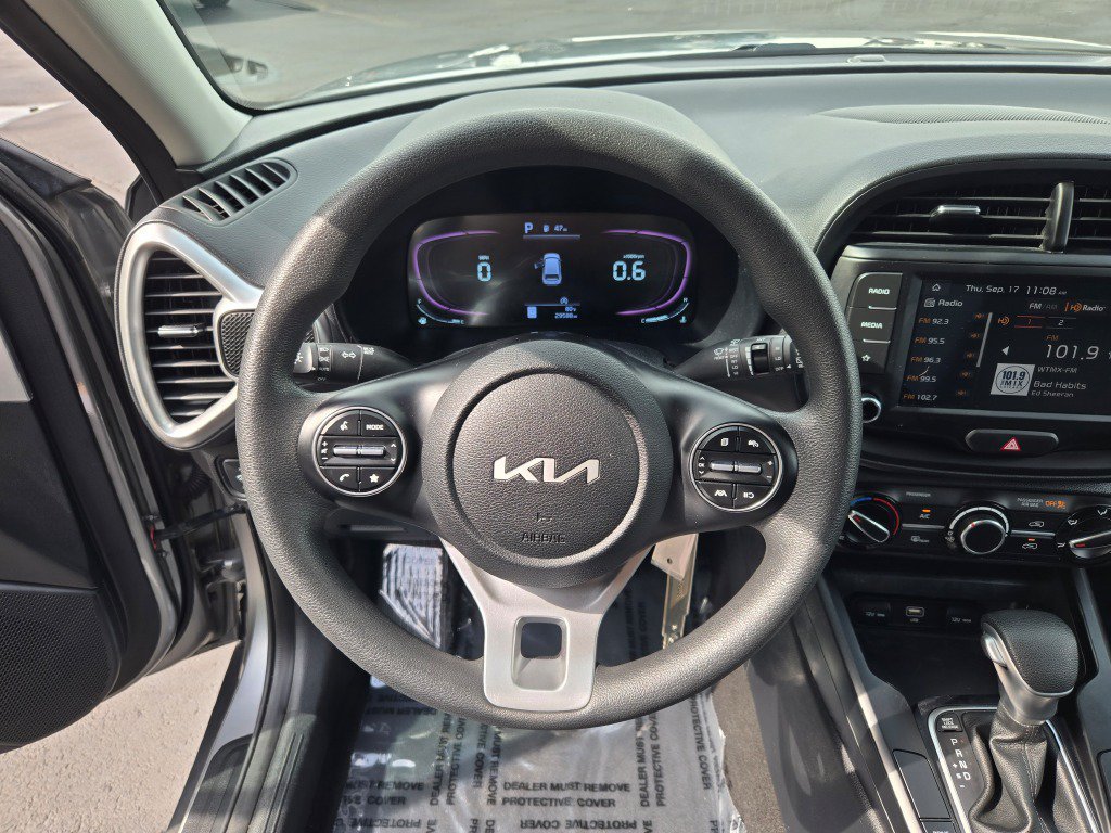 2024 Kia Soul LX - Photo 31