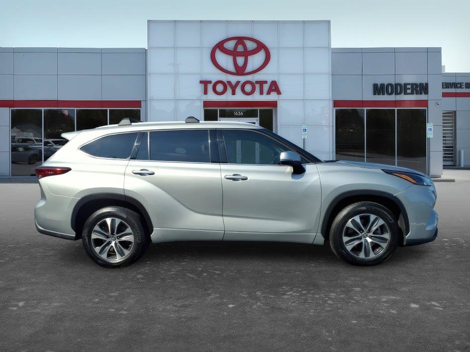 Used 2022 Celestial Silver Metallic Toyota XLE image 5
