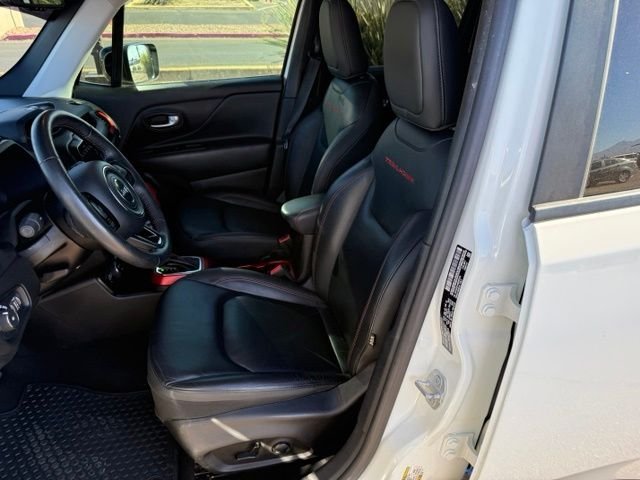 Used 2022 Alpine White Clearcoat Jeep Trailhawk image 30