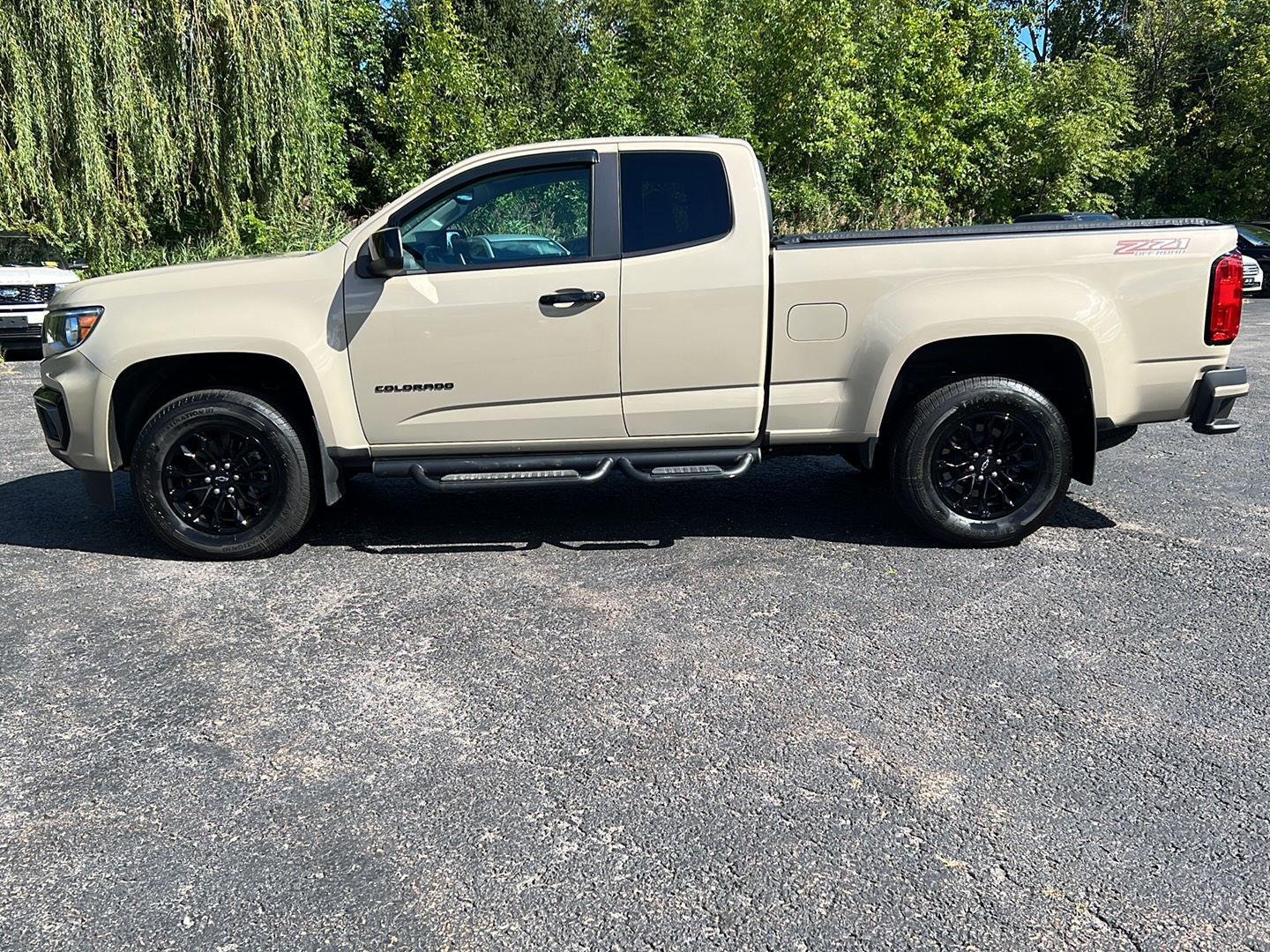 Used 2022 Sand Dune Metallic Chevrolet 4WD Z71 image 17