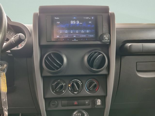 Used 2008 Green Jeep X image 13