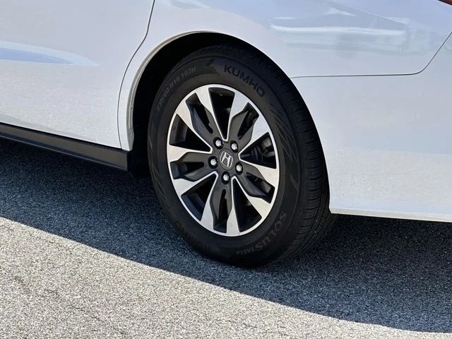 2024 Honda Odyssey EX-L - Photo 13
