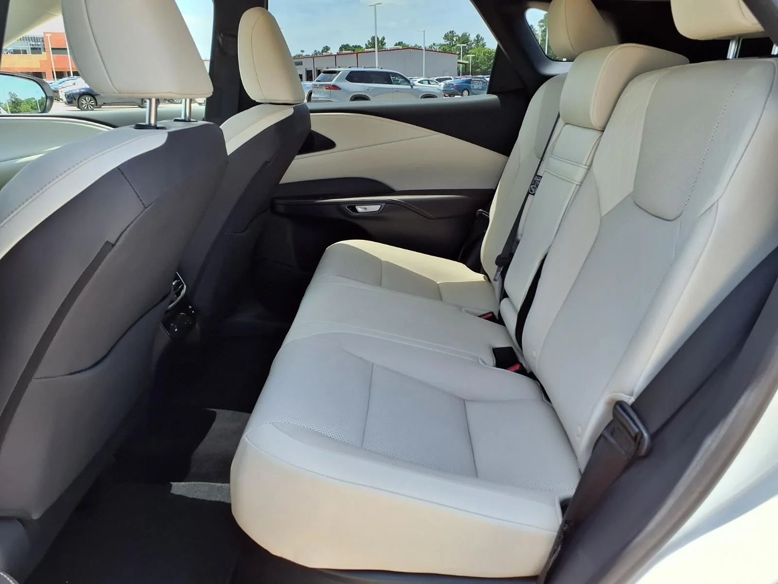 Used 2024 White Lexus 350 Premium image 18