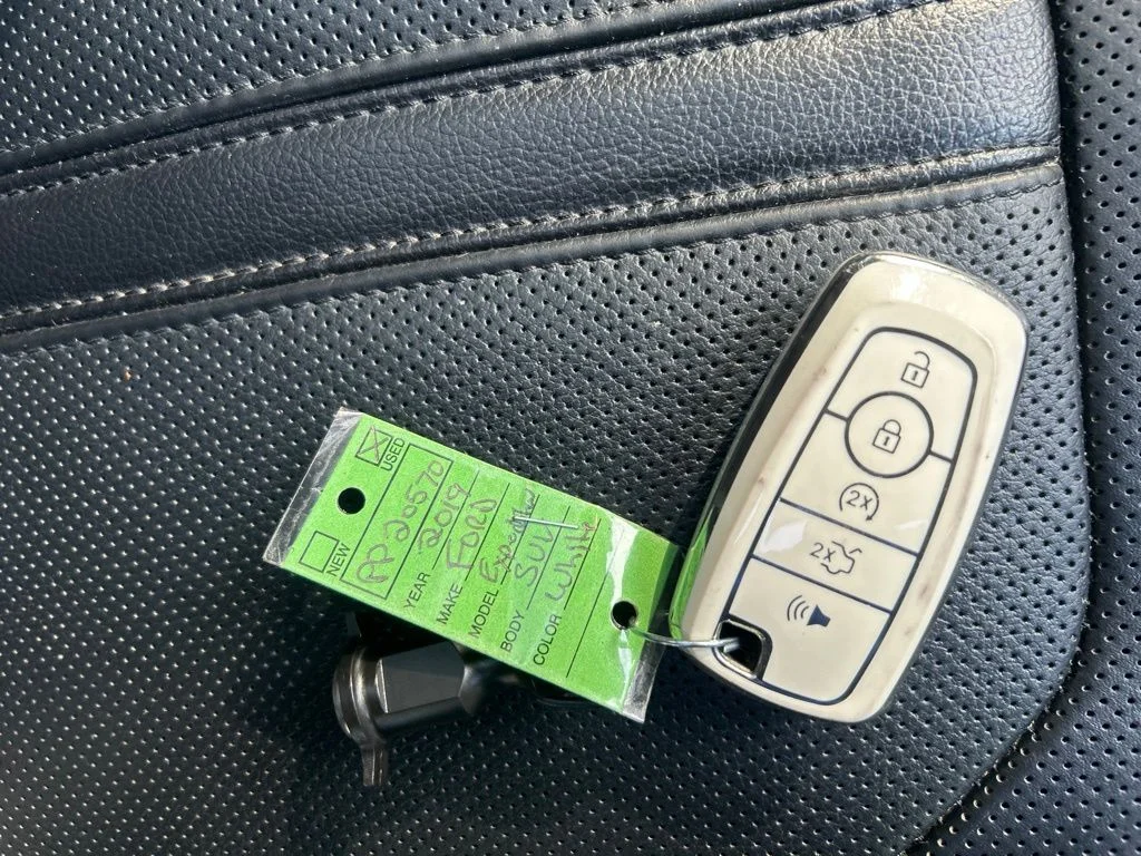 Used 2019  Ford Limited image 35