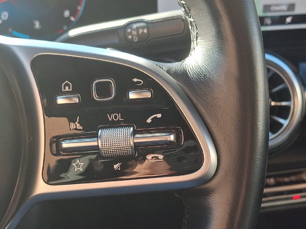 Certified Used 2023  Mercedes-Benz GLB 250 image 23