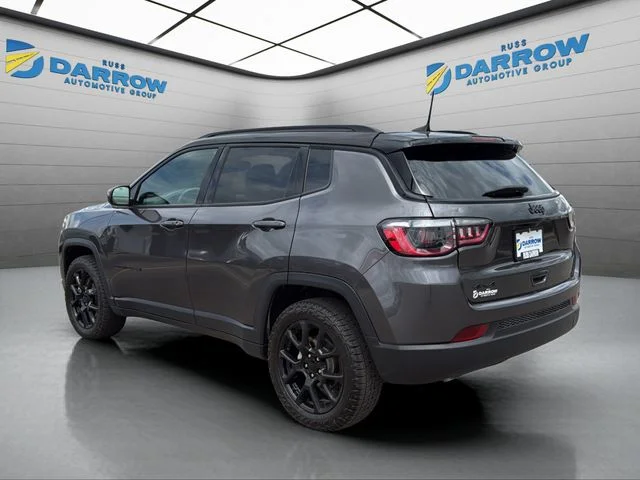Used 2023 Gray Jeep Latitude image 3