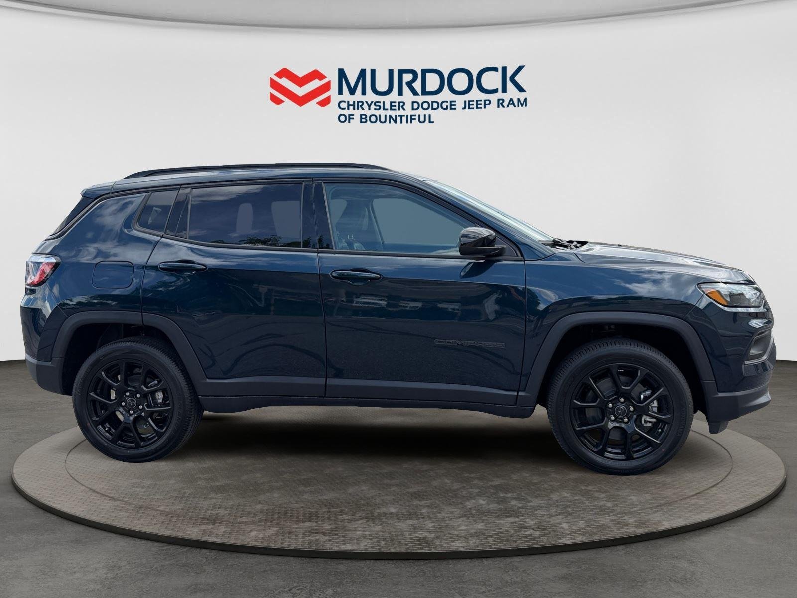 New 2026 Fathom Blue Pearl-Coat Exterior Paint Jeep Latitude Altitude image 6