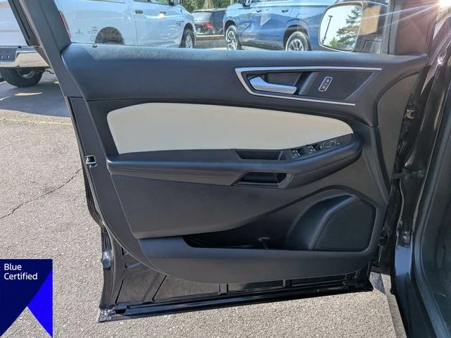 Used 2022 Black Ford SEL image 11