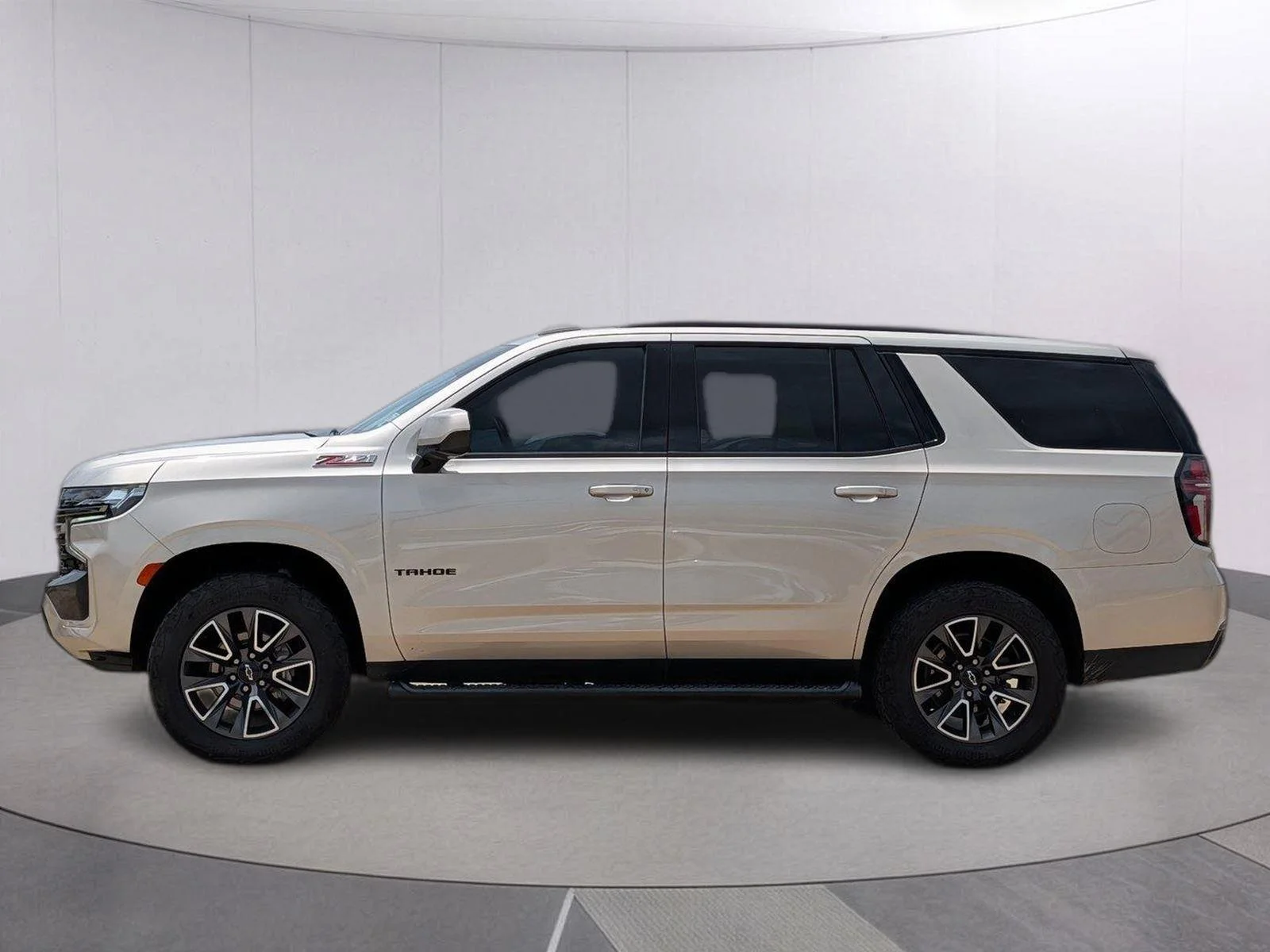 Used 2022 Empire Beige Metallic Chevrolet Z71 image 2