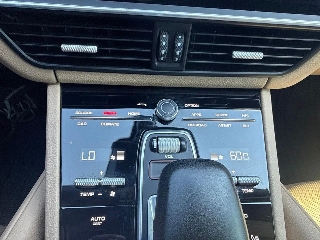 Used 2022  Porsche Base image 21